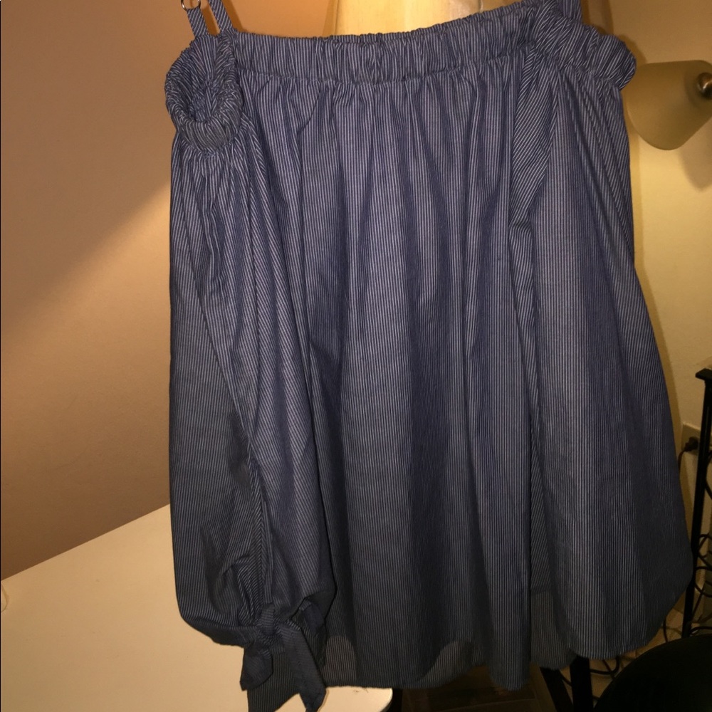 Off shoulder blue lines shirt